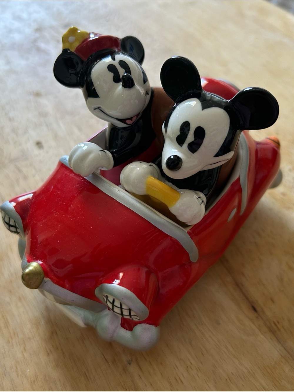 WDW Exclusive: Disney Mickey & Minnie Salt and Pepper Shakers